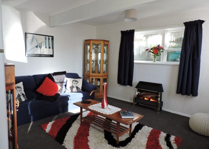  at 42 Allen Terrace, Tawa, Wellington