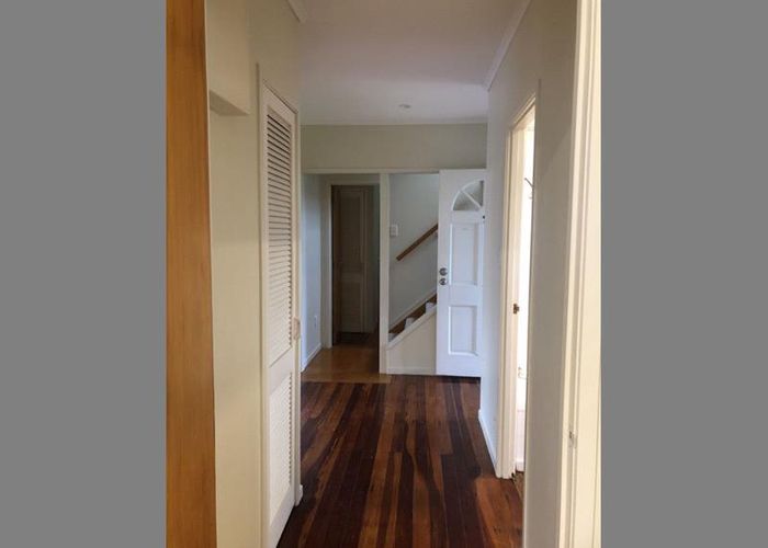  at 8 Mamaku Street, Meadowbank, Auckland