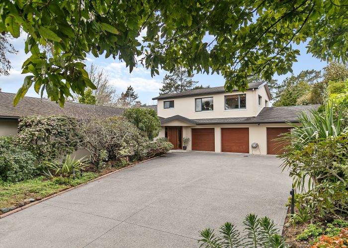  at 18 Kingfisher Grove, Greenhithe, Auckland