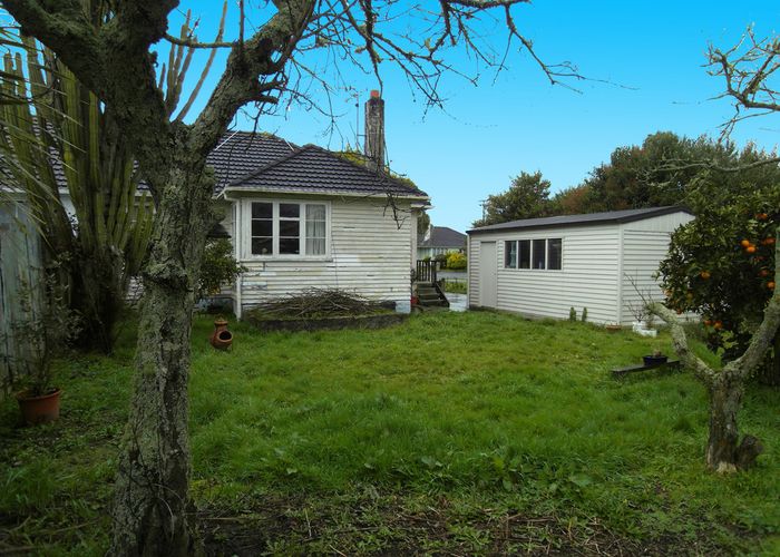  at 12 Pinfold Avenue, Hamilton East, Hamilton