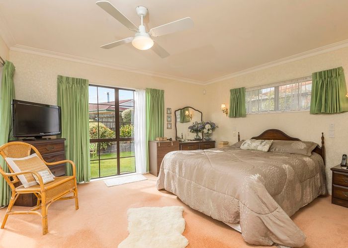  at 12 Maaka Place, Saint Johns, Auckland