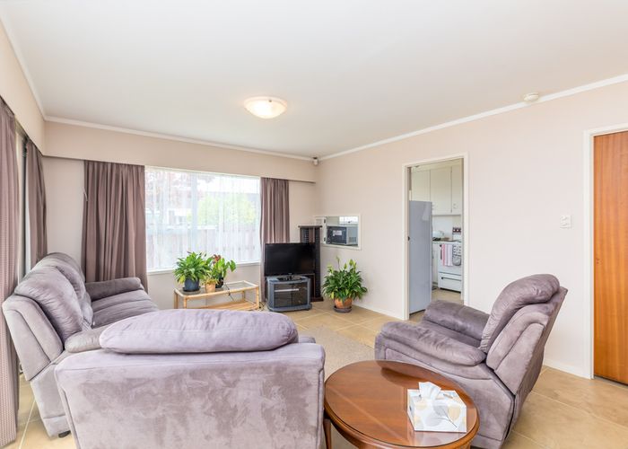  at 2/8 Liam Place, Half Moon Bay, Auckland