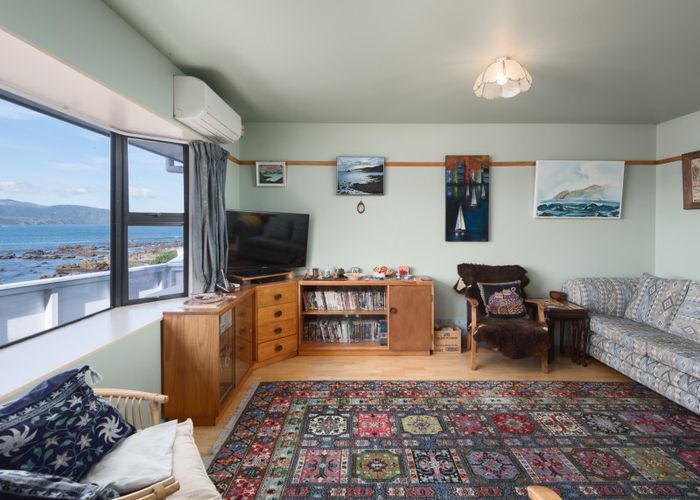  at 3/422 Queens Drive, Lyall Bay, Wellington