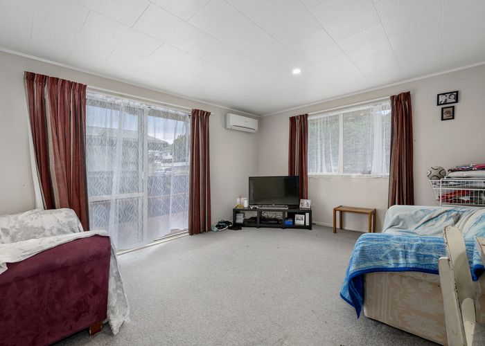  at 16 Oaklands Grove, Clouston Park, Upper Hutt