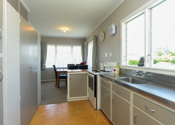  at 4 Elizabeth Place, Clive, Clive