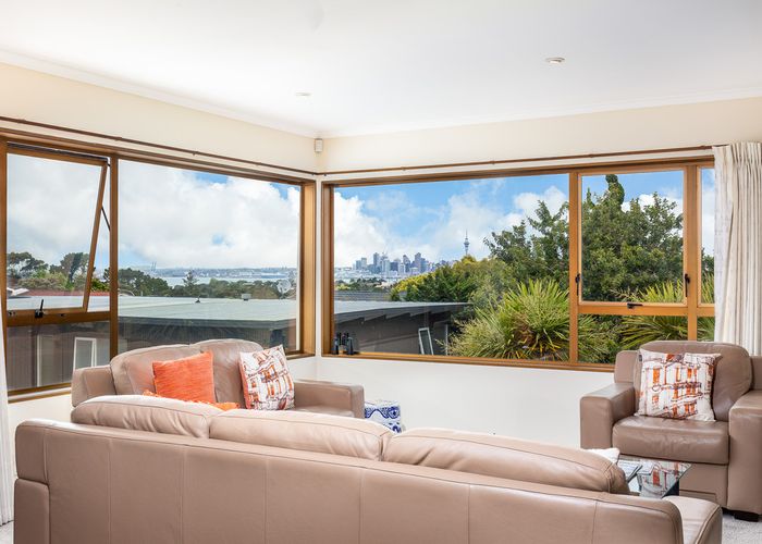  at 1/18 Holdaway Avenue, Northcote, Auckland