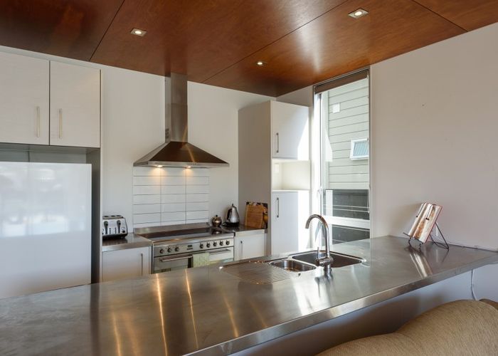  at 10/3 Severn Street, Island Bay, Wellington