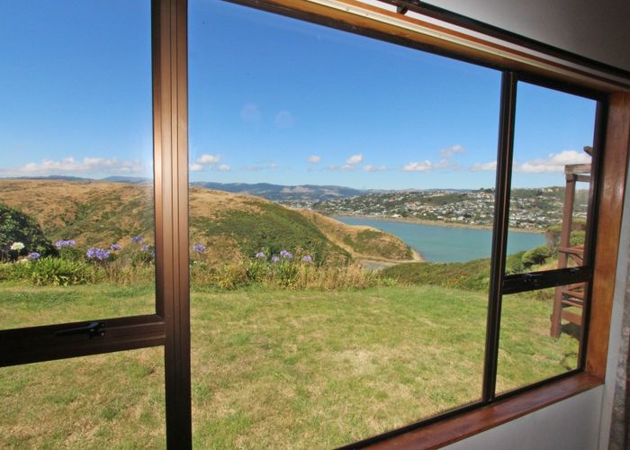  at 4 Crown Hill, Titahi Bay, Porirua