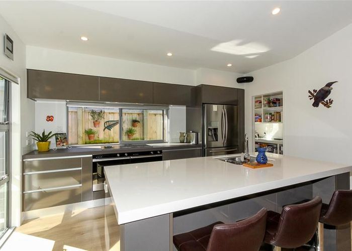  at 8 Raynor Way, GLEN AVON, NEW PLYMOUTH
