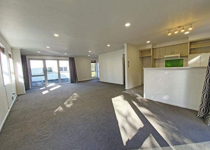  at 6/13 Kaihu Street, Northcote, Auckland