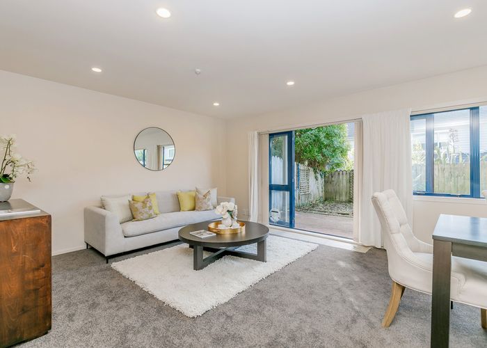  at 2/70 Fernhill Way, Oteha, Auckland