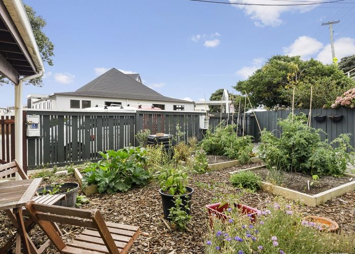  at 8A Childers Terrace, Kilbirnie, Wellington