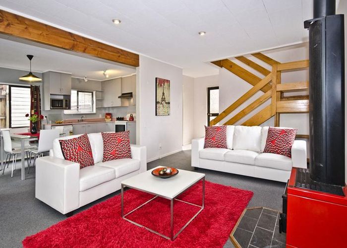  at 37 Glengarry Road, Glen Eden, Auckland
