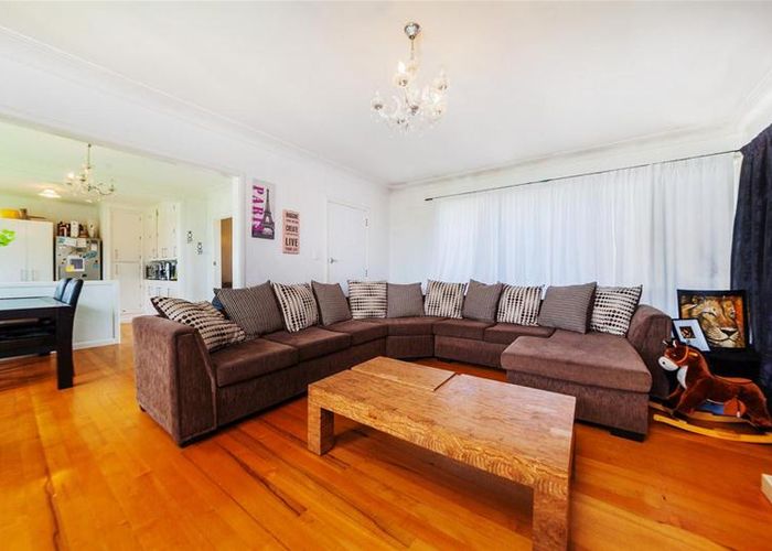  at 60 Bradbury Road, Botany Downs, Auckland