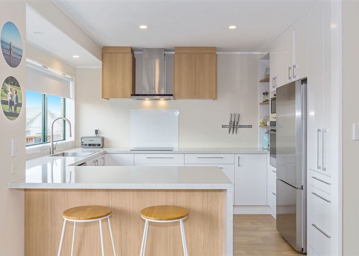  at 10 Charlotte Street, Stanmore Bay, Whangaparaoa