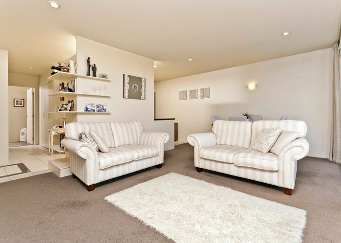  at 2/166 Mokoia Road, Chatswood, Auckland
