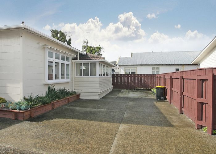  at 143 Rongotai Road, Kilbirnie, Wellington