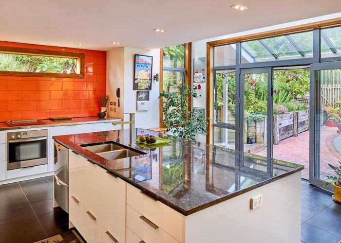  at 46 Ferry Road, Days Bay, Lower Hutt
