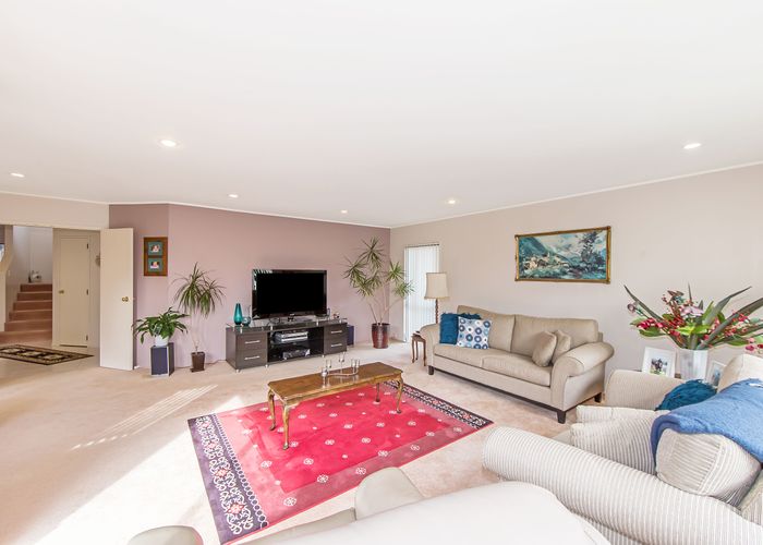  at 2/8 Mandica Place, Sunnynook, Auckland