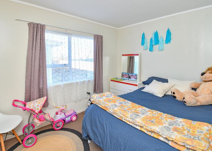  at 1/20 Secretariat Place, Randwick Park, Auckland