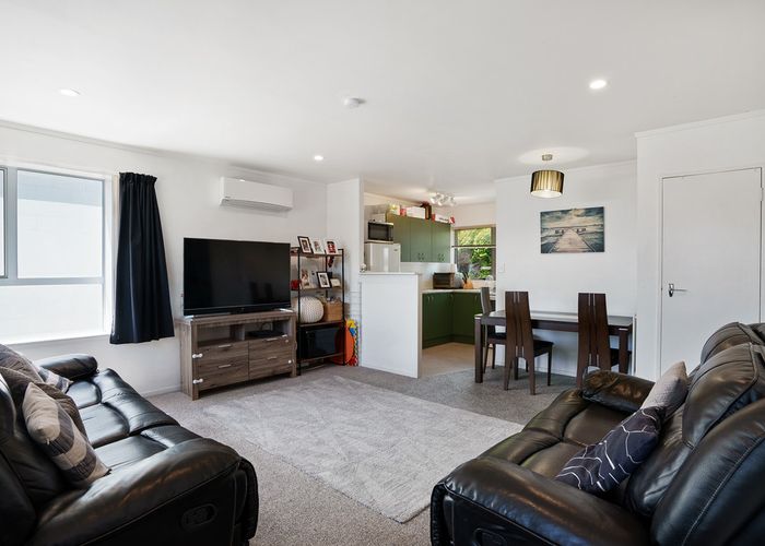  at 2/4 Wellesley Road, Mangere Bridge, Auckland