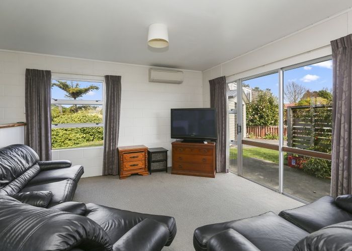 at 12 Warren Place, Frankleigh Park, New Plymouth