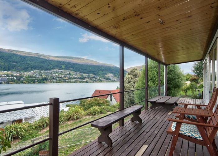  at 423 Peninsula Road, Kelvin Heights, Queenstown