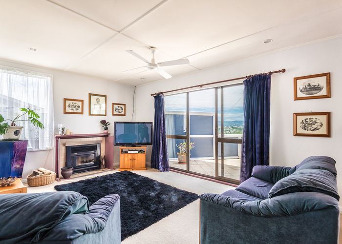  at 16 Hiwi Crescent, Titahi Bay, Porirua