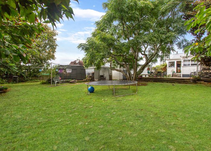  at 7 Landon Avenue, Mangere East, Auckland