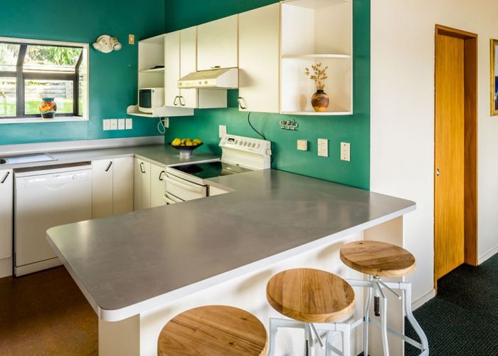  at 27 Seaview Road, Paremata, Porirua