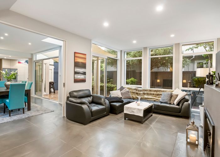  at 2/19 Waiatarua Road, Remuera, Auckland