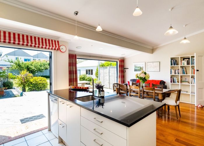  at 12 Meeanee Quay, Westshore, Napier