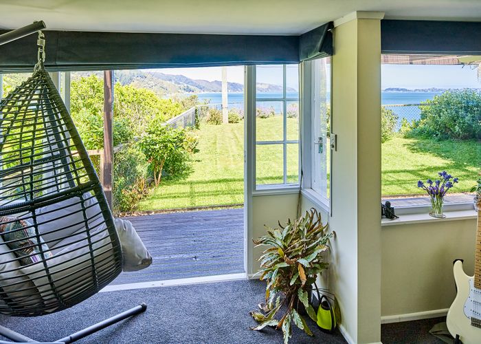  at 121 Marine Drive, Sorrento Bay, Lower Hutt