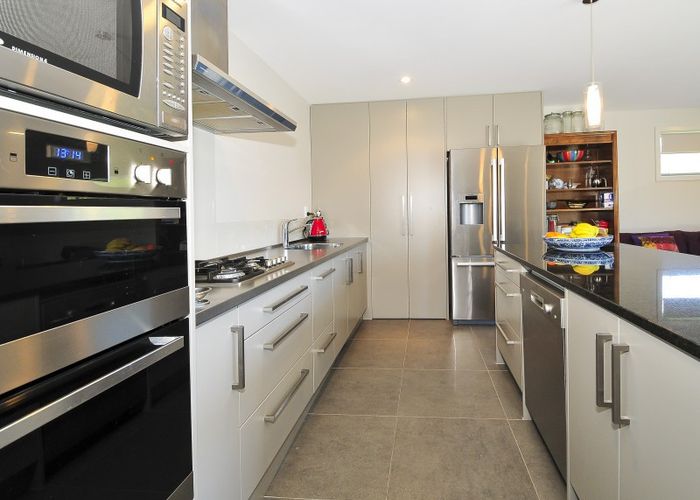  at 8 Glen Iris Grove, Woburn, Lower Hutt