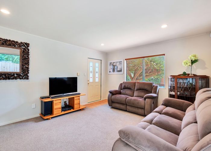  at 1/10 Dallow Place, Henderson, Auckland