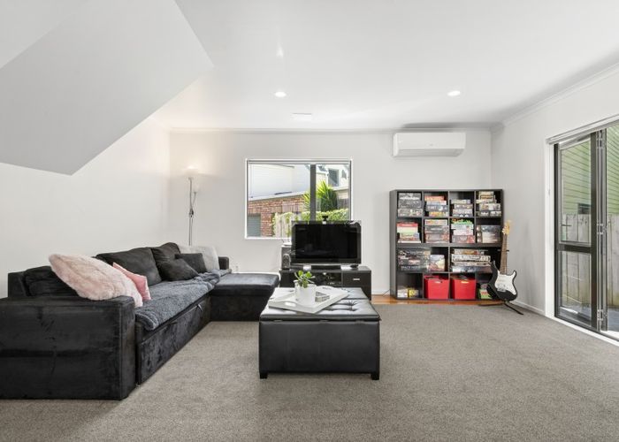  at 11 Duncan Street, Tawa, Wellington