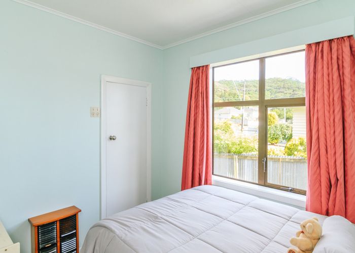  at 122 Wellington Road, Wainuiomata, Lower Hutt