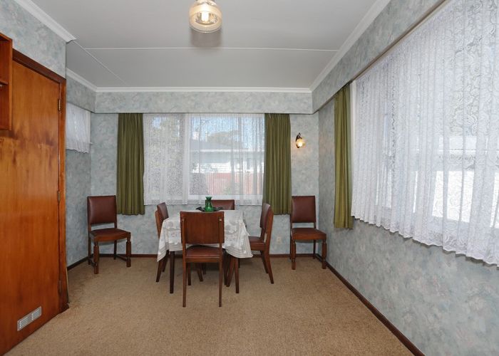  at 7 Flower Street, Bulls