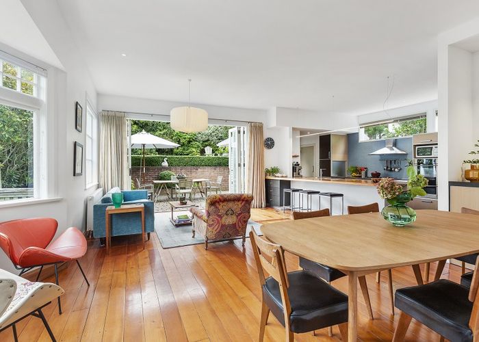  at 25 Glen Road, Kelburn, Wellington