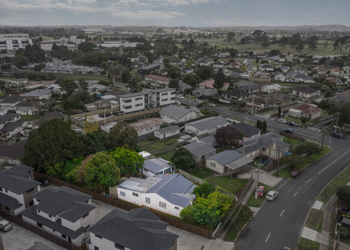  at 7 Landon Avenue, Mangere East, Auckland