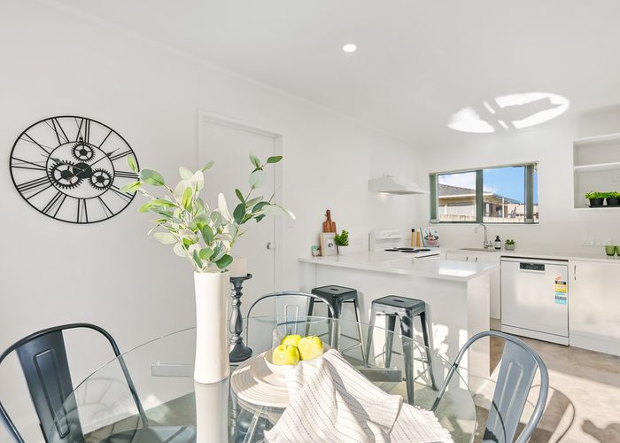  at 2/12 Ramillies Place, Glenfield, Auckland