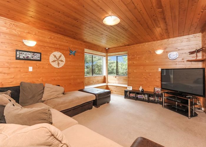  at 7 Hayes Road, Henderson Valley, Auckland