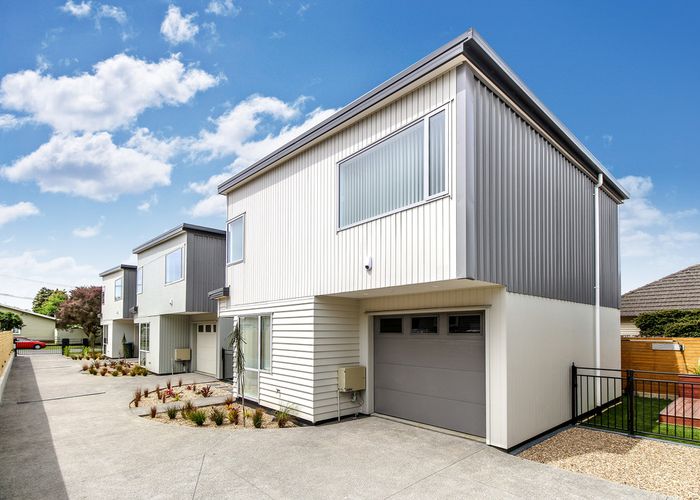  at 3A Anderson Avenue, Point England, Auckland
