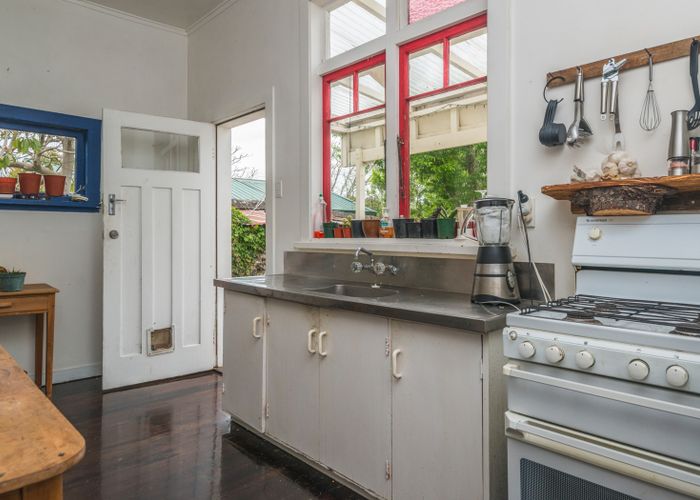  at 8 Cambourne Road, Sandringham, Auckland