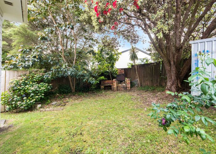  at 2/27 Edwin Freeman Place, Ranui, Auckland
