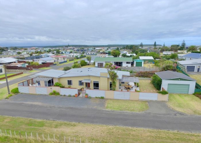  at 8 Warren Street, Foxton Beach, Foxton