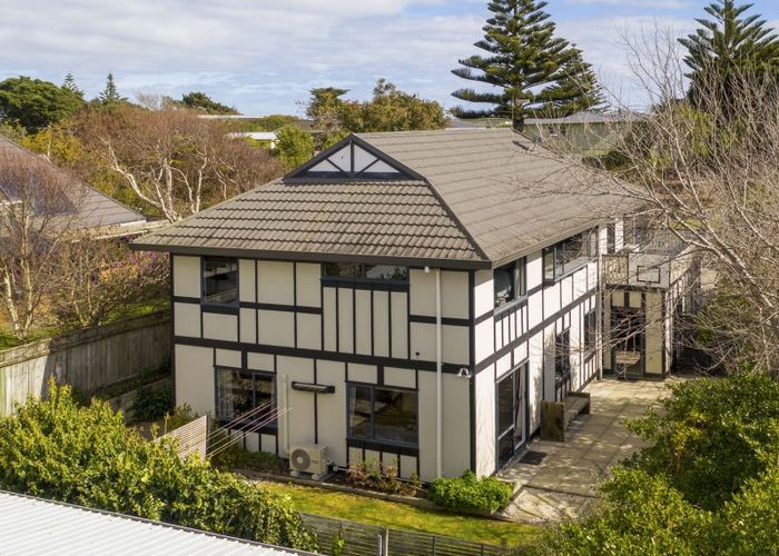  at 300 Rosetta Road, Raumati Beach, Paraparaumu