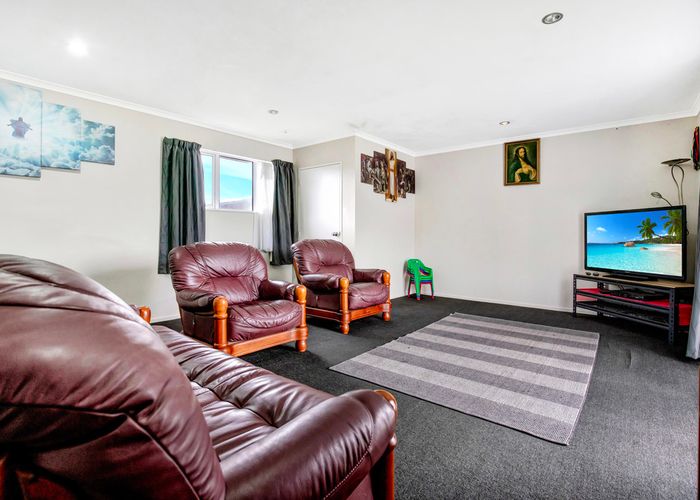  at 12 Comet Crescent, Mangere, Auckland