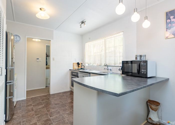 Free property data for 124 Street, Stokes Valley, Lower Hutt