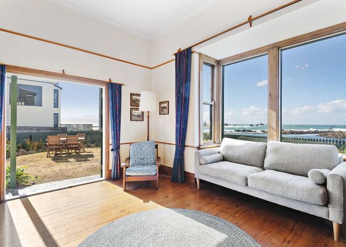  at 346 The Esplanade, Island Bay, Wellington